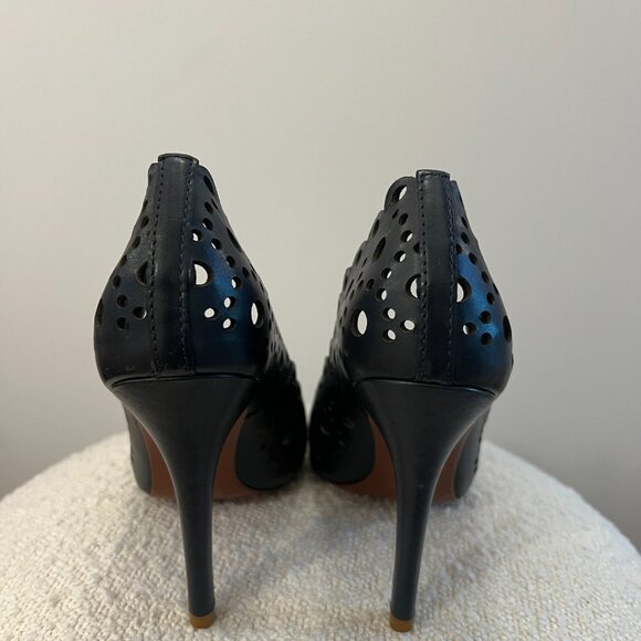 Tory Burch Navy Laser-Cut Leather Scalloped Pumps - Size 7.5 - Picture 4 of 6